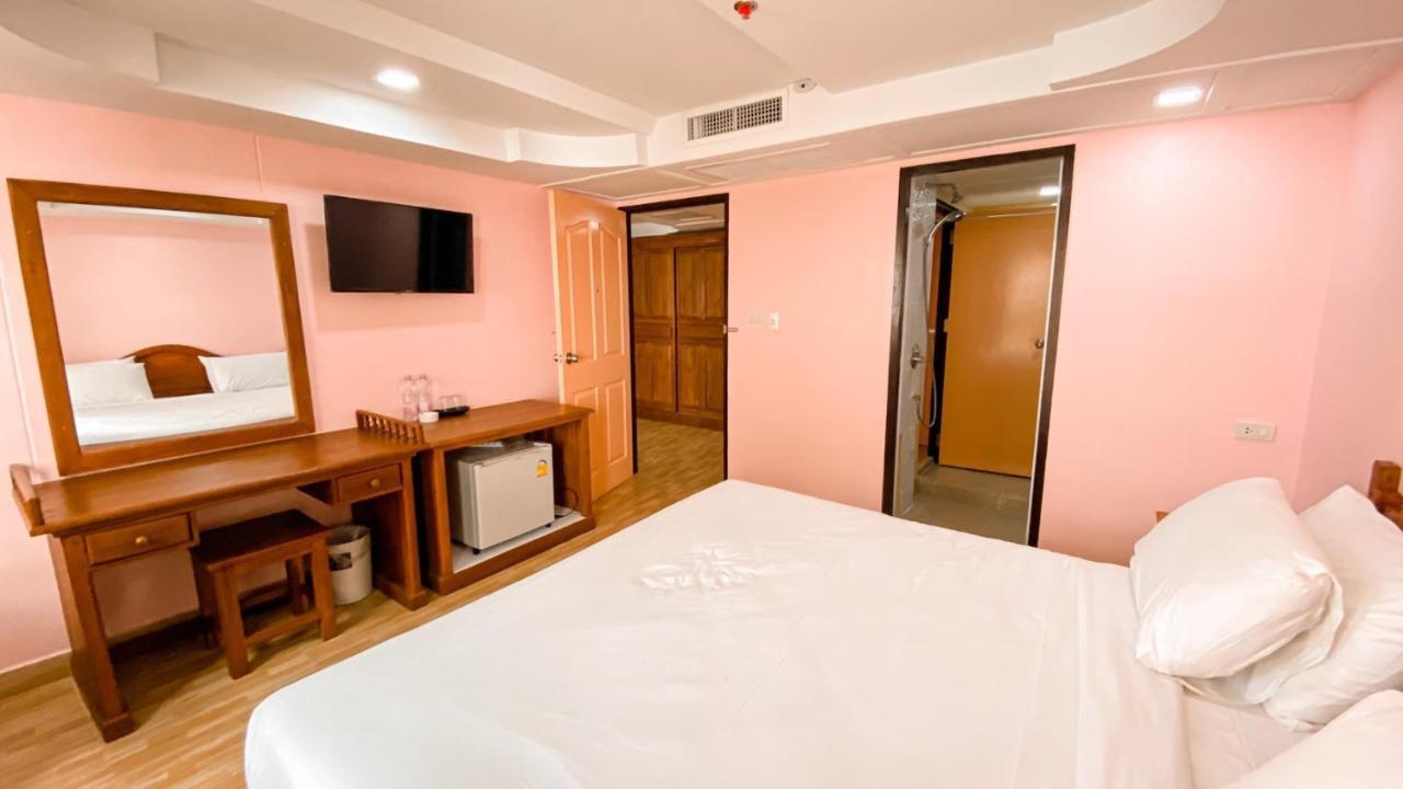 A.A. Pattaya Golden Beach Hotel Buitenkant foto
