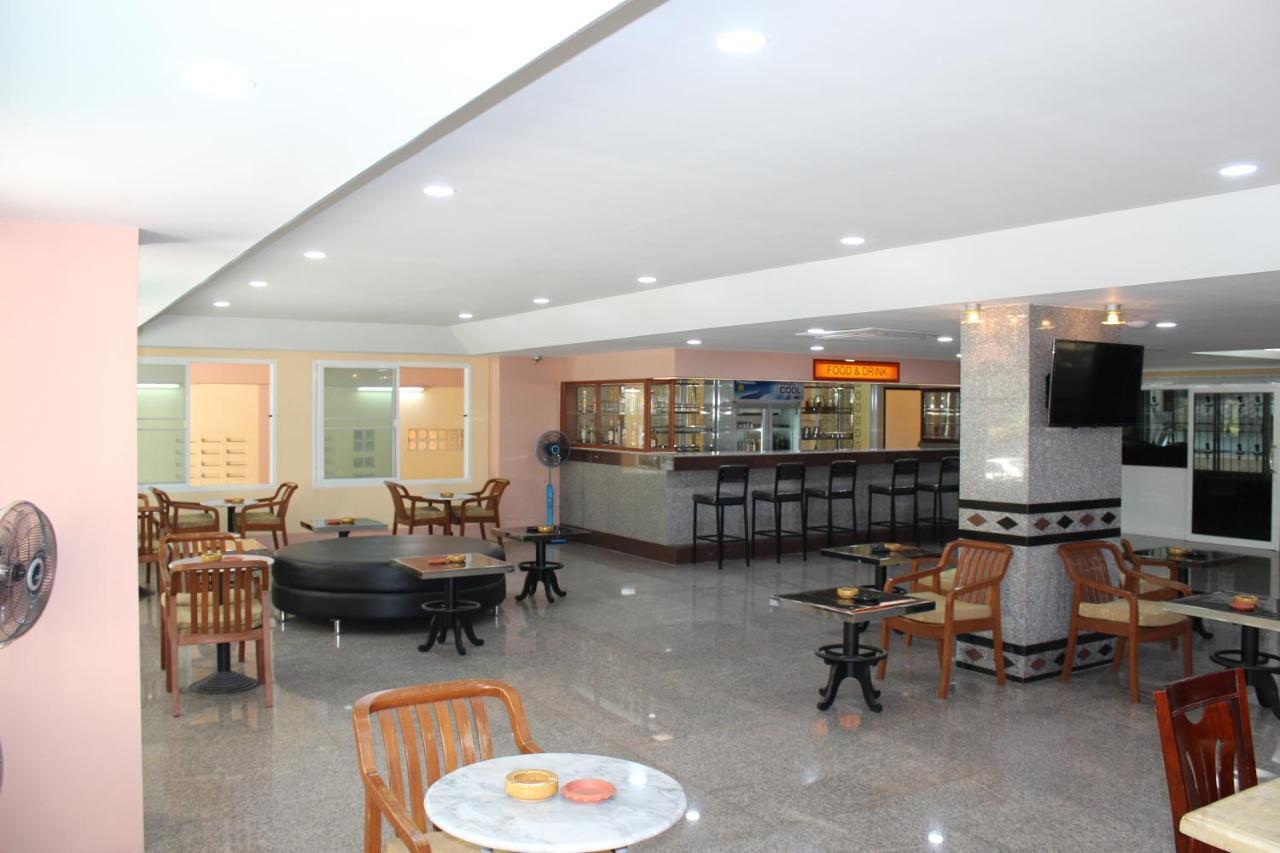 A.A. Pattaya Golden Beach Hotel Buitenkant foto